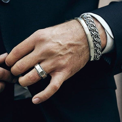 bracelets homme perle - pourquoi les hommes portent des bracelets - bracelets cuir homme - bracelets homme acier - bracelets homme- bracelets homme acier inoxydable