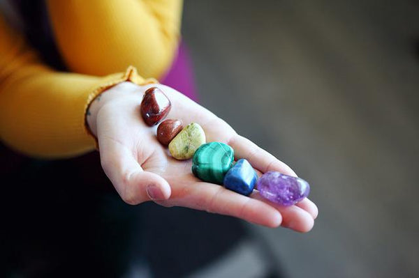 bracelet 7 chakras vertus - bracelets 7 chakras - bracelets joncs bouddhistes - bracelets tibétains - bracelets chakra -bracelets oeil de tigre (2)