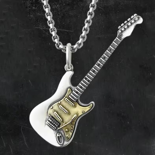 Collier guitare pour homme en métal, bijou tendance, parfait pour les amateurs de musique et de style rock.